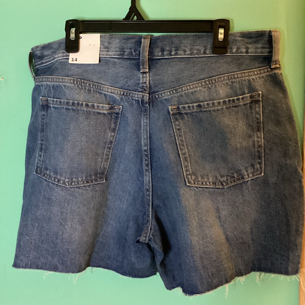 Old Navy NWT Distressed Dad Jean Shorts - 5 inch inseam - Picture 2 of 12
